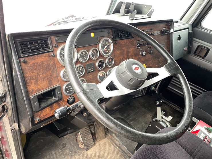 1991-peterbilt-377-image-66