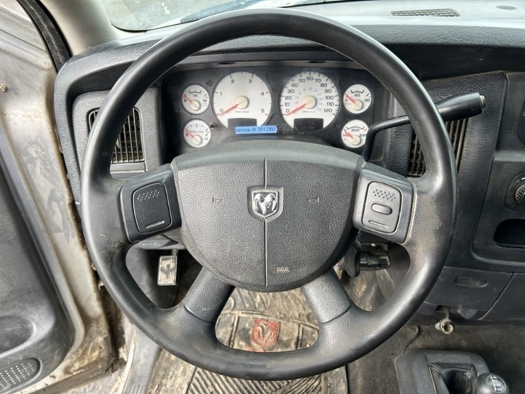 2005-dodge-ram-2500-image-16