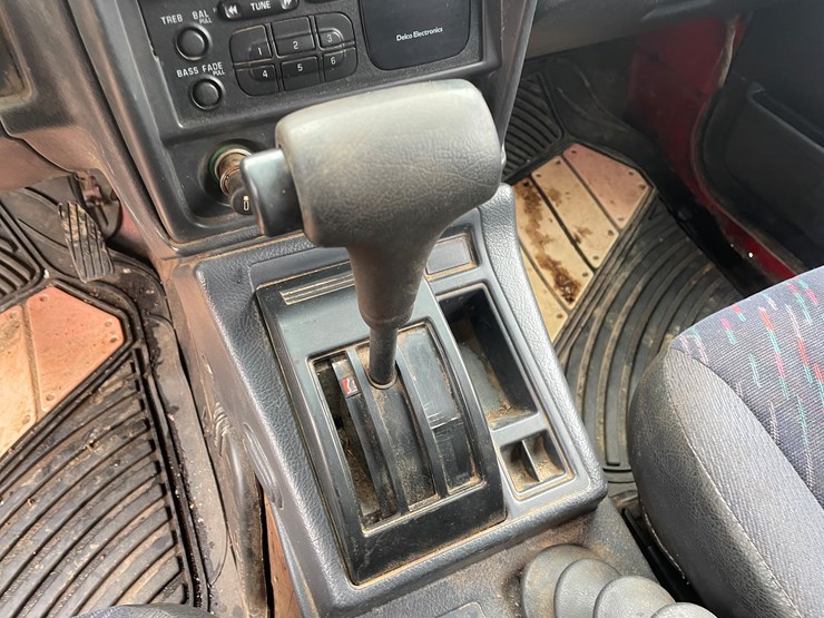 1998-chevrolet-tracker-image-38