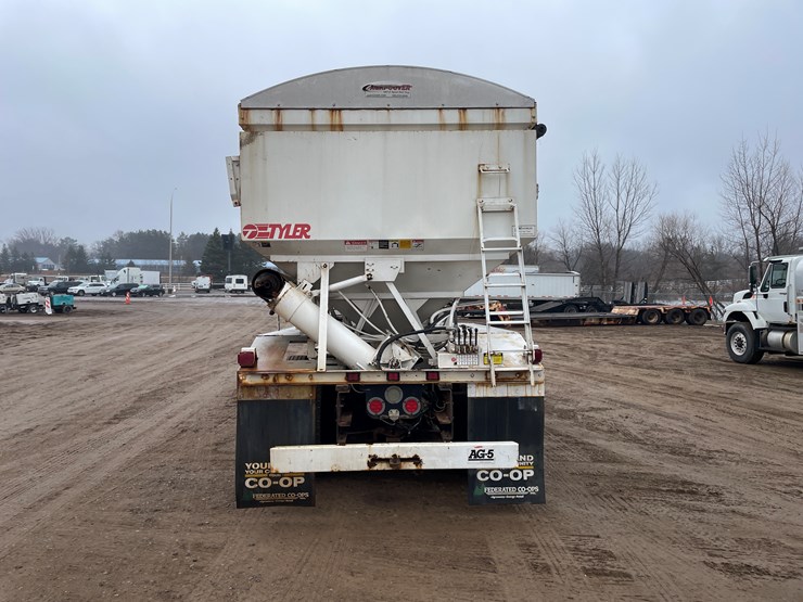#1038-•-2005-freightliner-grain-truck-(has-mn-title)-image-4