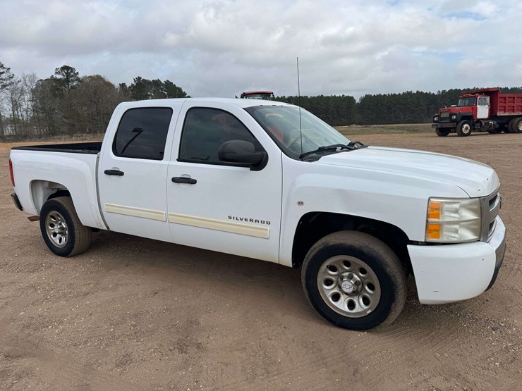 2011-chevrolet-silverado-1500-lt-image-2