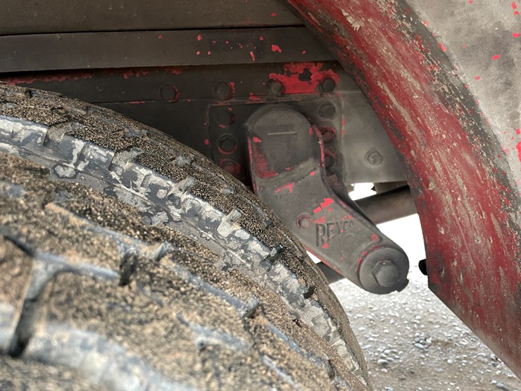 1991-peterbilt-377-image-11