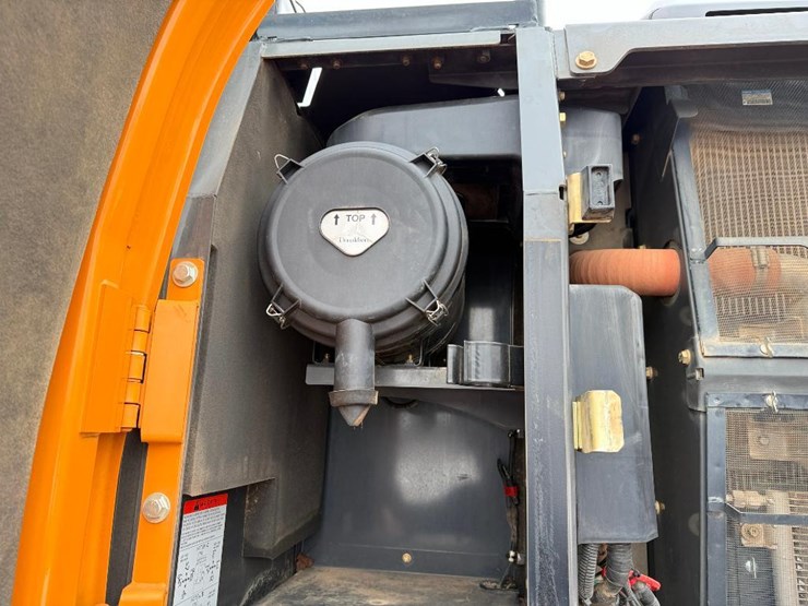 case-cx210d-image-54