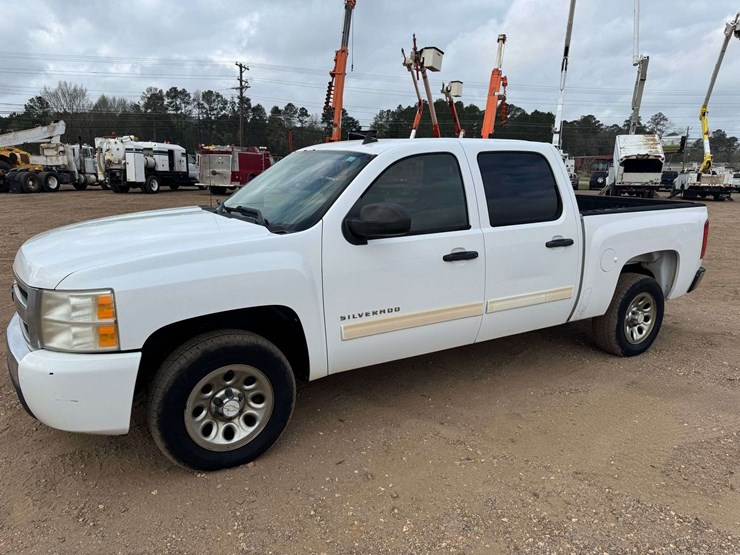 2011-chevrolet-silverado-1500-lt-image-1
