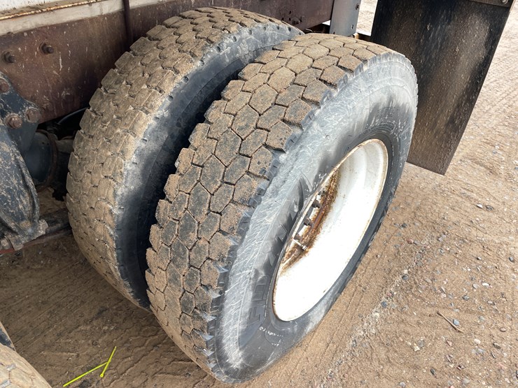 #1038-•-2005-freightliner-grain-truck-(has-mn-title)-image-25