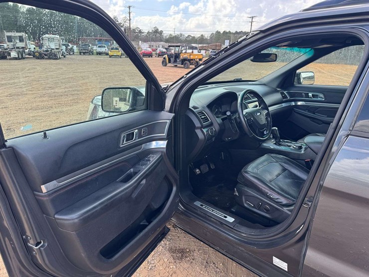 2016-ford-explorer-image-9