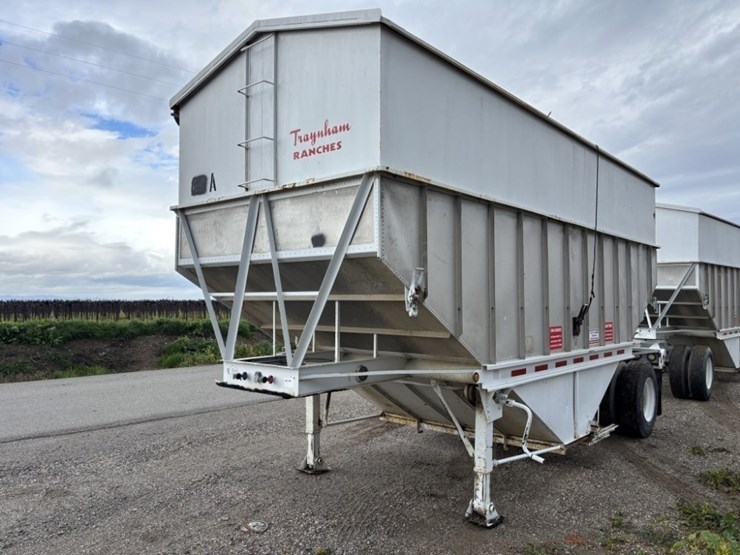 1974-titan-trailer-image-1