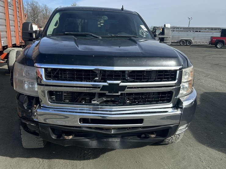 2008-chevrolet-silverado-2500hd-ltz-image-2