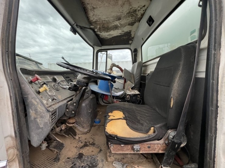 1995-ford-l9000-image-19