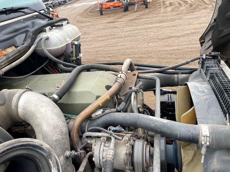 #1038-•-2005-freightliner-grain-truck-(has-mn-title)-image-16