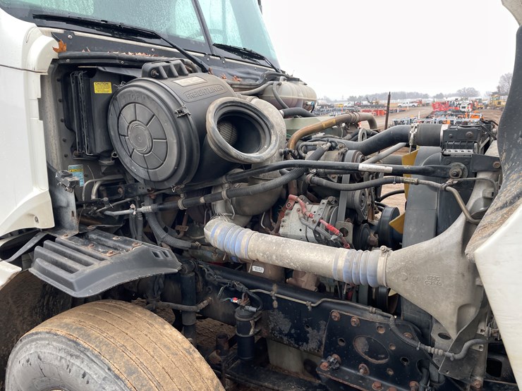 #1038-•-2005-freightliner-grain-truck-(has-mn-title)-image-13