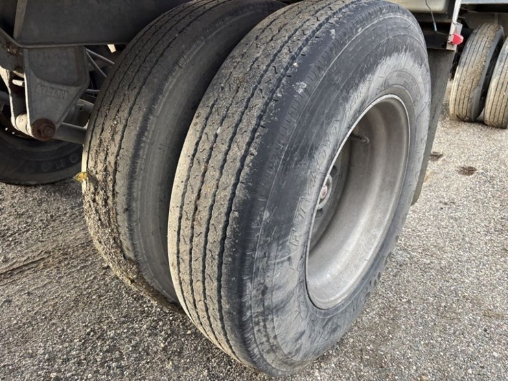 1976-titan-trailer-image-10