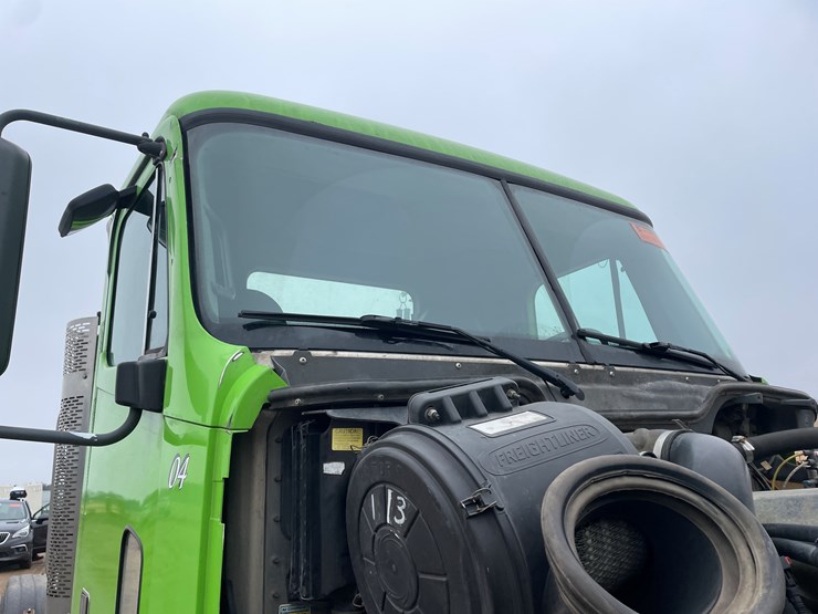 #1482-•-2009-freightliner-truck-tractor-(has-mn-title)-image-34