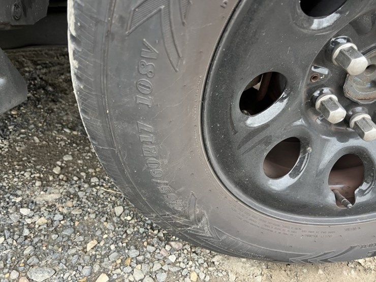 2014-chevrolet-tahoe-image-19