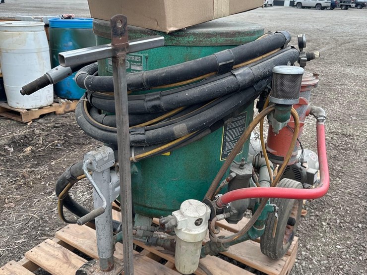 clemco-portable-sand-blaster-(wf)-image-3