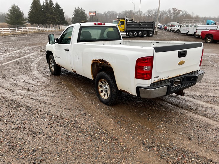#1476-•-2012-chevy-silverado-pickup-truck-(has-mn-title)-image-2