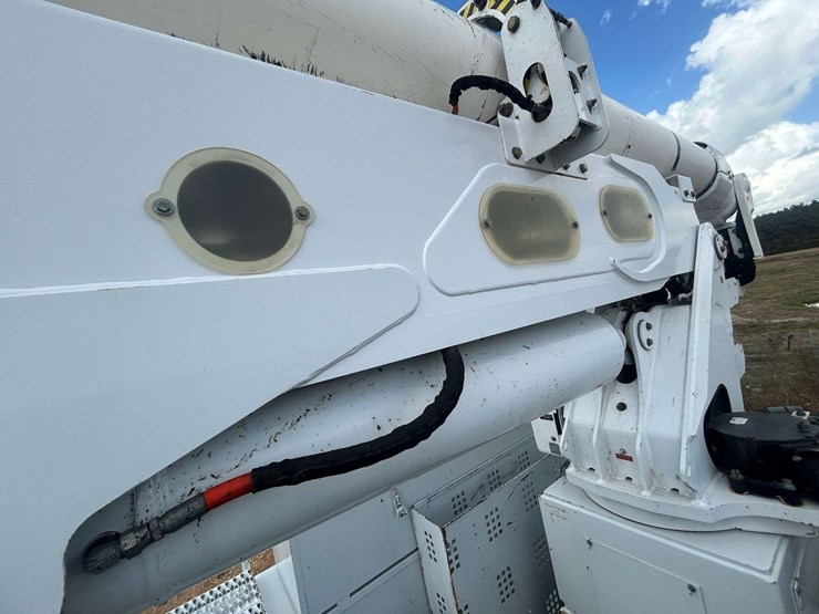 2016-freightliner-m2-106-image-33