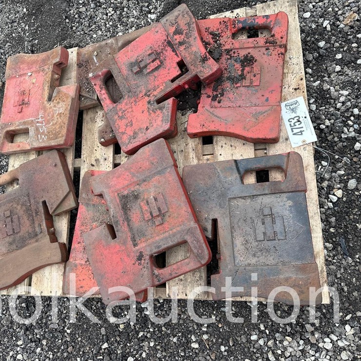 (8) IH SUITCASE WEIGHTS (SOLD x $) (WF)