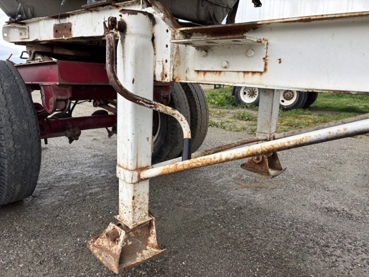 1987-clough-4,500-gallon-t/a-tank-trailer-image-24