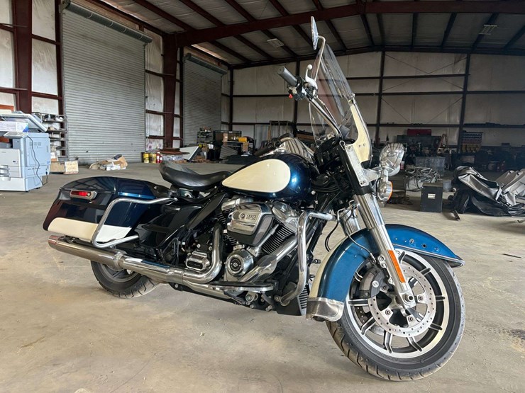 2020-harley-davidson-road-king-police-motorcycle-(18,376-miles)-image-4