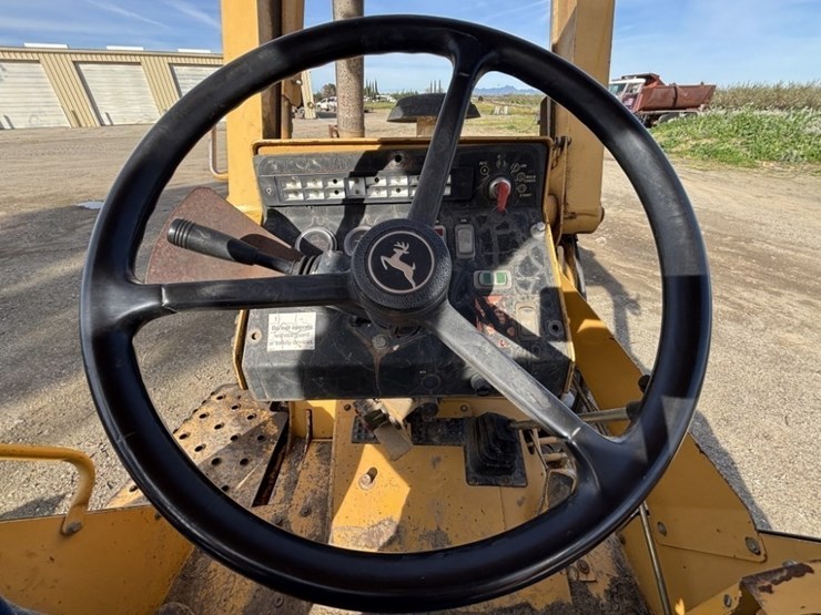 2004-deere-210le-image-25
