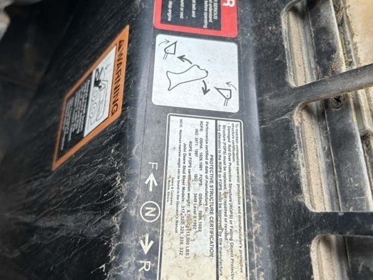 2005-john-deere-320-image-25