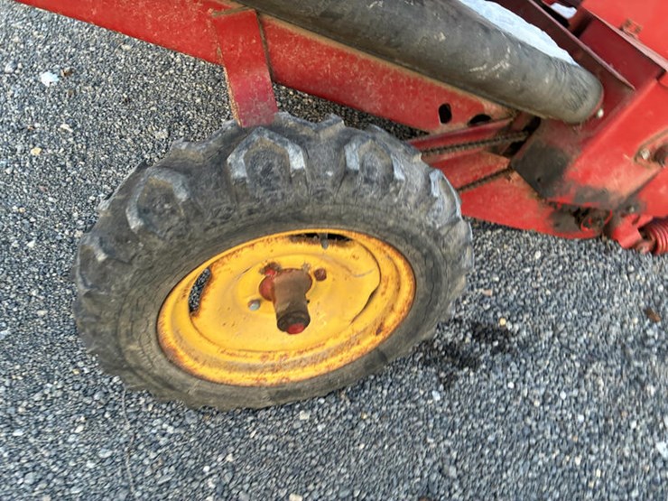 new-holland-144-image-3