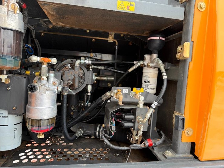 case-cx210d-image-56