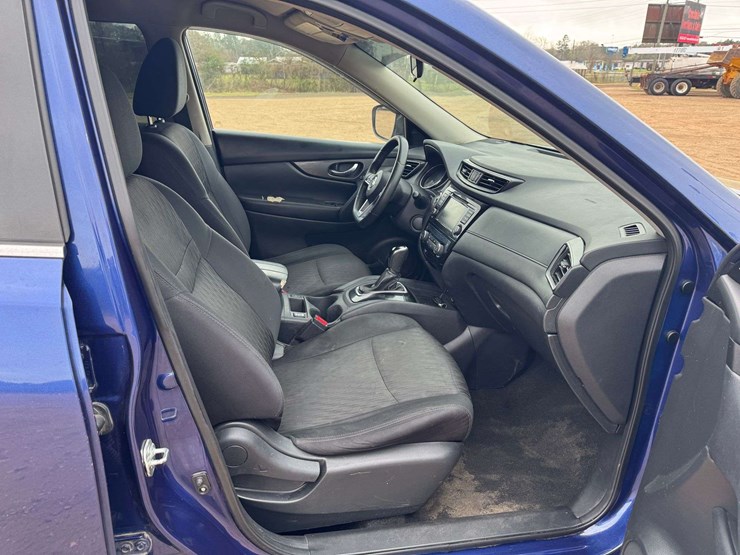 2019-nissan-rouge-sv-4-door-suv---202,021-miles-image-14