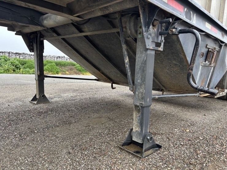 1976-titan-trailer-image-14