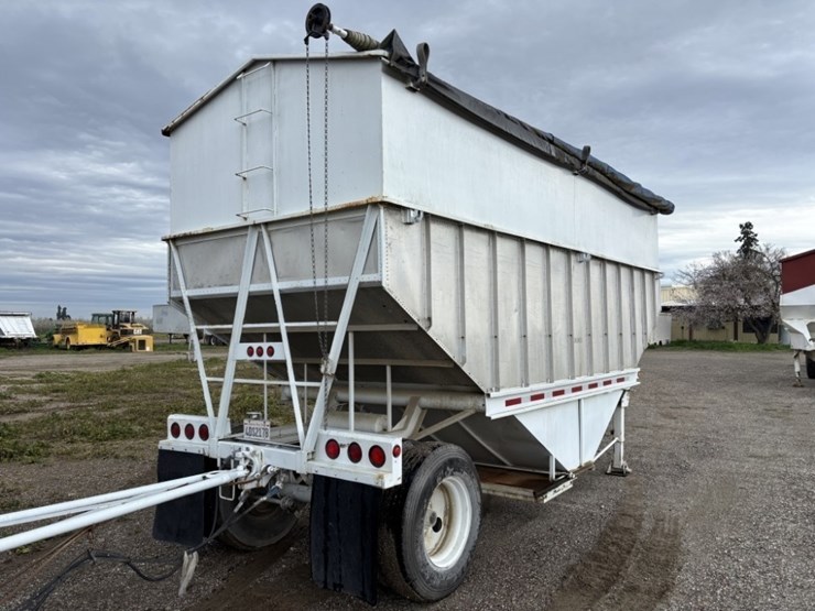 1974-titan-trailer-image-5