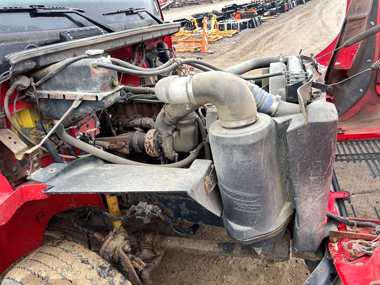 2000-freightliner-fl60-image-35