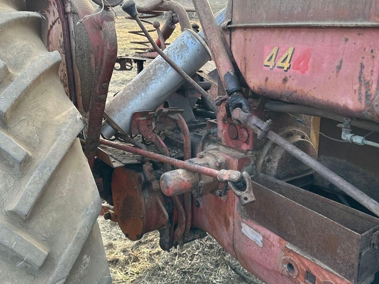massey-ferguson-444-image-5