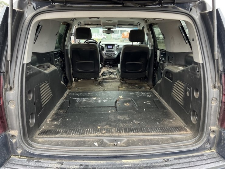 2015-chevrolet-tahoe-image-21