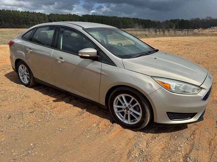 2015-ford-focus-se-4-door-sedan---218,350-miles-image-2