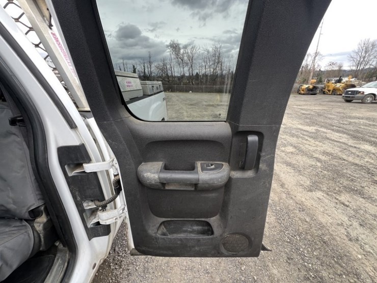 2012-gmc-2500-image-27