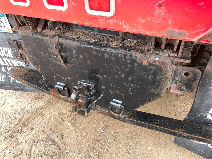 2000-freightliner-fl60-image-31