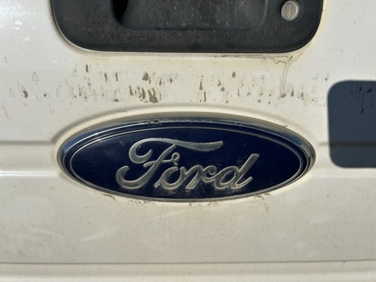 2014-ford-f150-xl-image-17