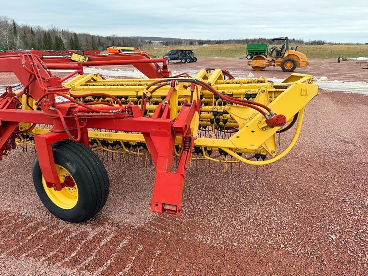 new-holland-216-image-7