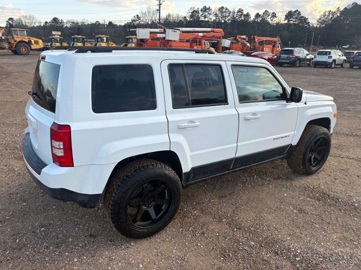 2016-jeep-patriot-sport-image-3