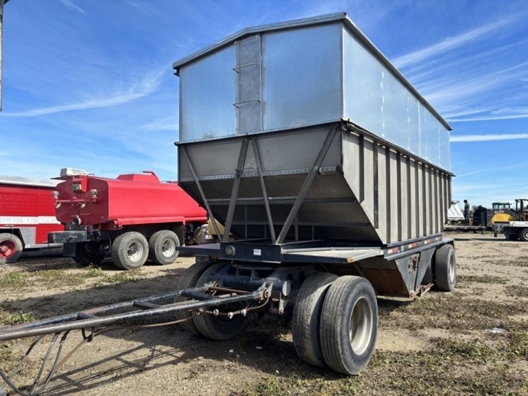 1976-titan-trailer-image-1