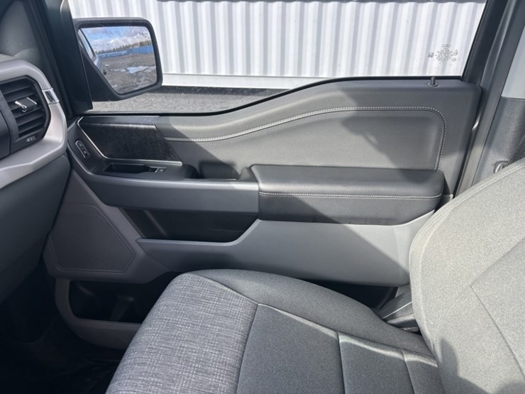 2021-ford-f150-xlt-image-14