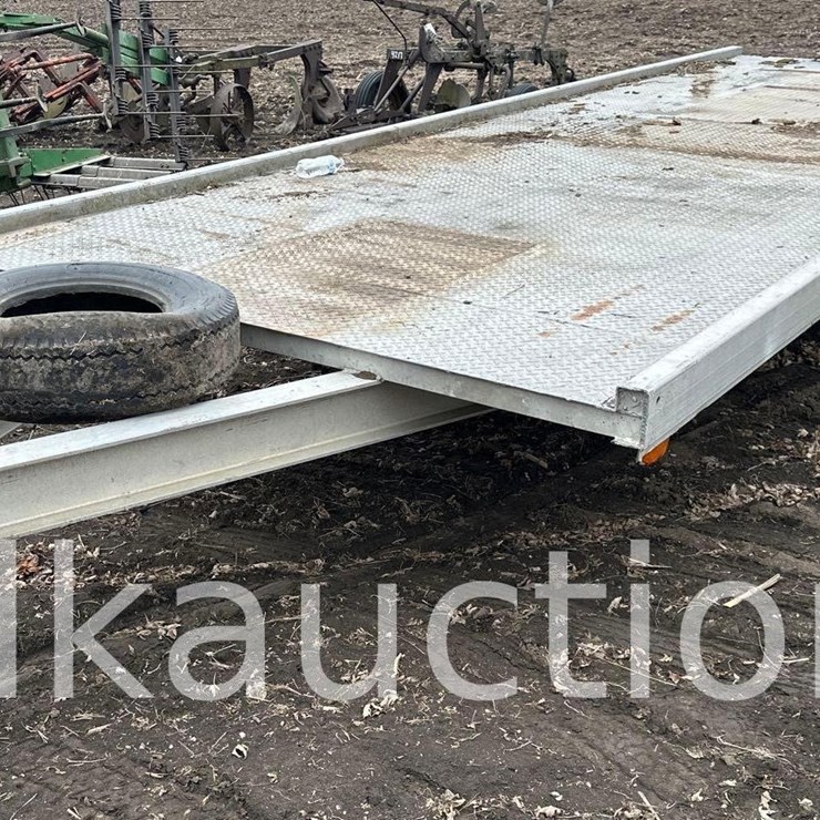 TRIPLE AXLE ALUMINUM TRAILER - 90" x 21.5' (NO TITLE) (HESS)