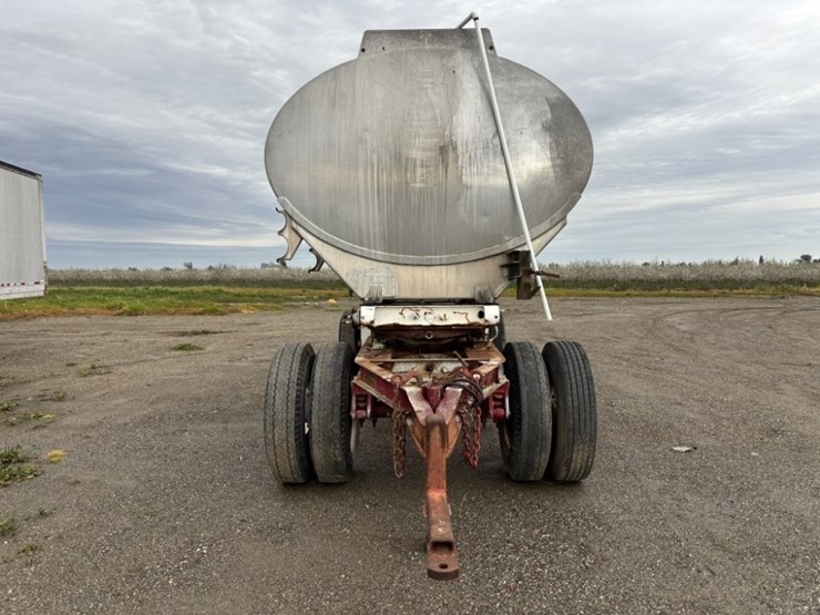 1987-clough-4,500-gallon-t/a-tank-trailer-image-8