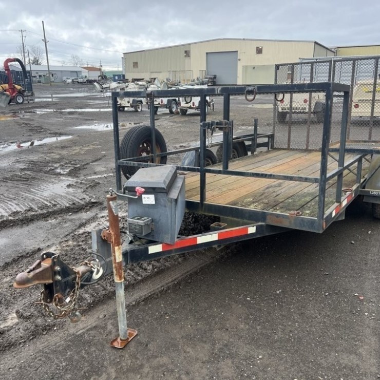 2012 MCI 14' T/A Equipment Trailer