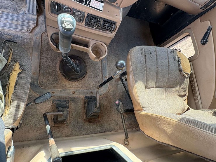 2007-mack-granite-cv713-image-19