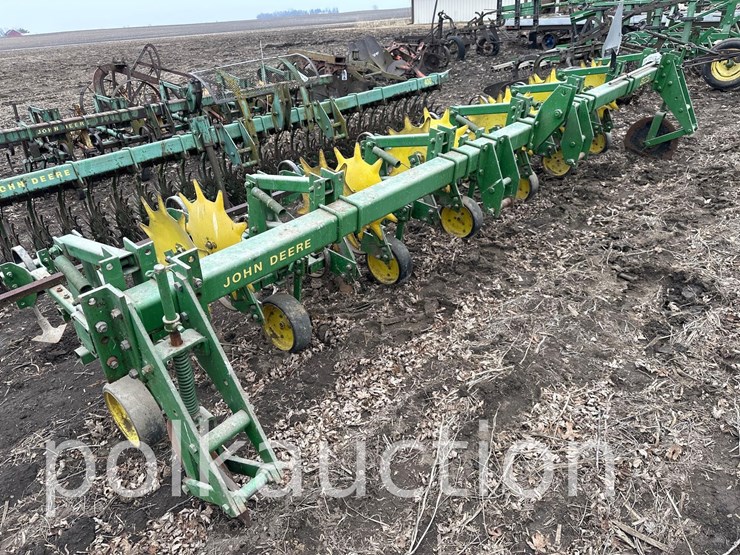 john-deere-825-image-1