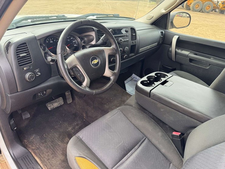 2011-chevrolet-silverado-1500-lt-image-11