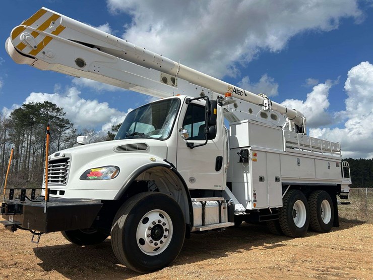 2016-freightliner-m2-106-image-1