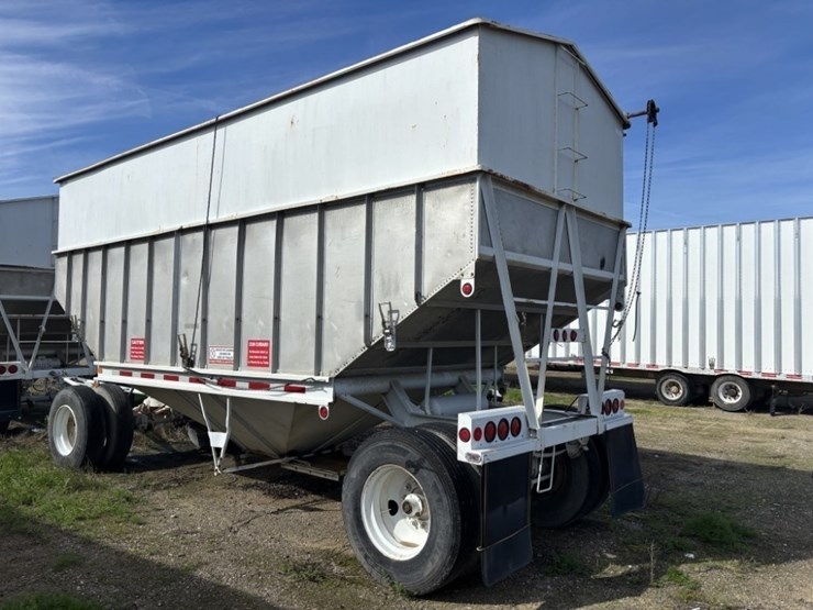 1974-titan-trailer-image-3